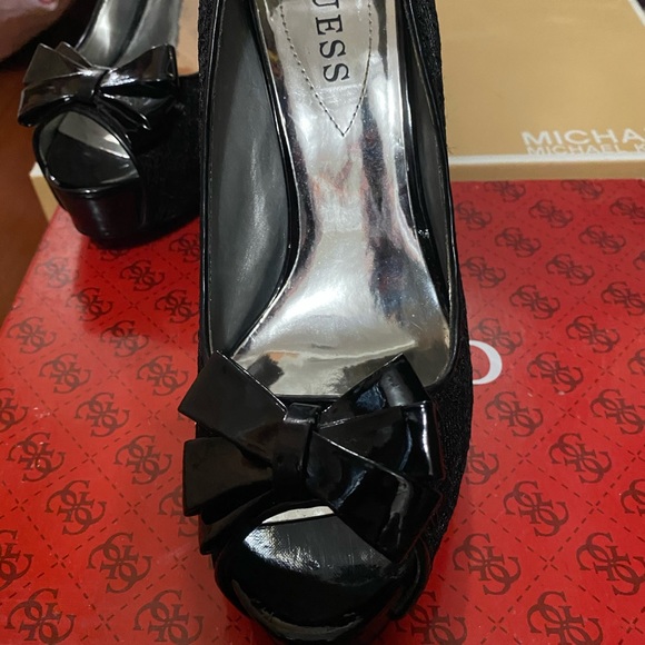 Guess Shoes 8 1/2 - Picture 1 of 2